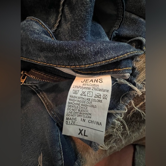 High stretch, solid colored, distressed shorts xl - Picture 5 of 9